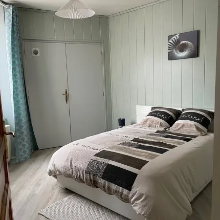 In the heart of St Florent apartment le Colombier with small courtyard 10 mn from A71