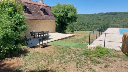 Les Hauts de Couze, old stones, natural surroundings