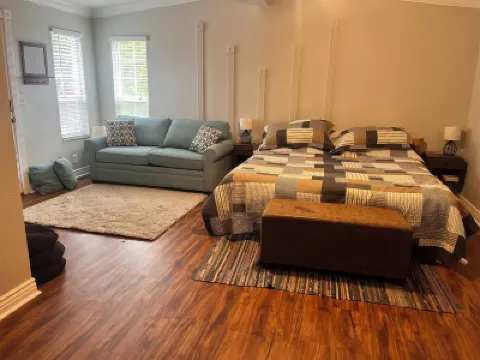 Cozy studio on the Boise Bench, near airport. Hotels in 