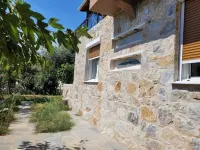 Modern apartment right on the beach فنادق في ثاسوس