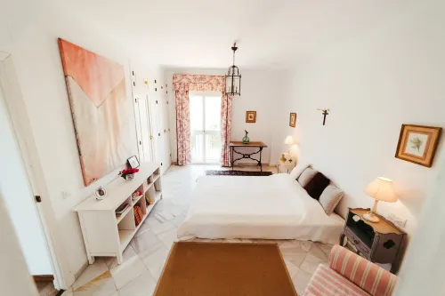 Charming 3-bedroom beachside chalet with WiFi & AC, in El Puerto de Santa María