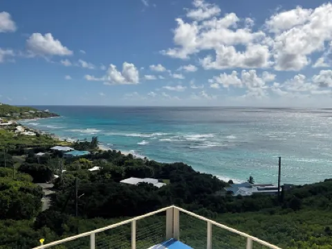 New 4-bedroom house overlooking the ocean with beautiful view and ocean sound Hotel a 