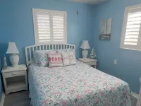 MANATEE COTTAGE:  Gulf Front 2-bedroom house Hotels in Hudson