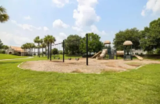 Spacious 5-bedroom house in charming Port Wentworth with WiFi and fitness room