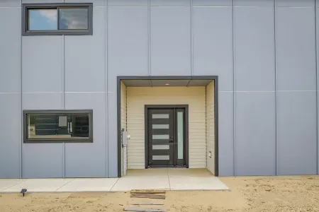 Stunning Retreat in SW Michigan! Just minutes away from wineries and breweries.