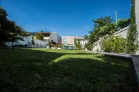 Itacoatiara Mansion (*with 2nd floor CLOSED) Hotels in Itacoatiara