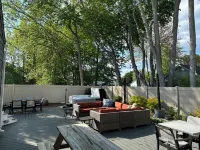 NEW! Charming Cottage, Pet friendly, Hot tub, Dock & Pool Access-2 mi to Beach - Pools