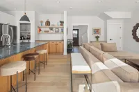 Upscale 4Bdrm Getaway, Near Stowe Village & Trails