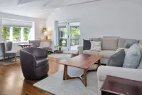 Charming Home with Fireplace and Indoor Pool in Sharon, CT Hotel a Sharon