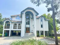 Waterfront, Stunning Views + Pool + Kayaks! Pet Friendly!