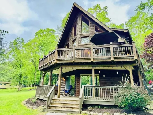 Lazy River Cabin: Private 3 Bedroom, 3 Bath Getaway on Lake Wallenpaupack Hotel a Greene Township