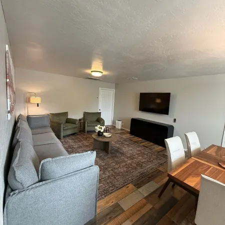 Historic Main Street Apartment B in Panguitch Utah