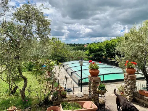 Villa with swimming pool and large garden, nestled in the hills of Maremma Hotels in Sorano