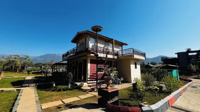 แวนฮิลส์ - ลักชัวรี โฮมสเตย์ในจิม คอร์เบตต์ โรงแรมใน