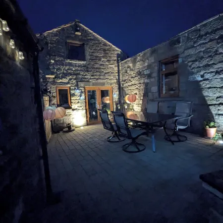 Cozy Cottage Close to Haworth Sleeps 2 with Garden
