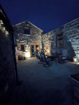 Cozy Cottage Close to Haworth Sleeps 2 with Garden Hotels near Keighley Library