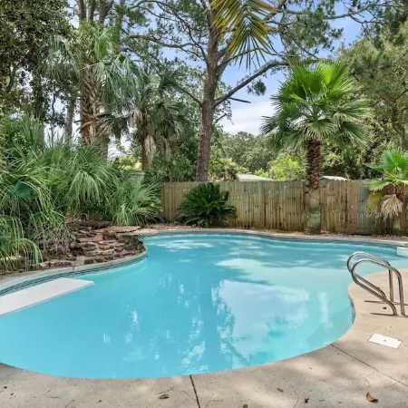 Coastal Comfort~3 BR Home w/Pool~Sleeps 9~Near Pensacola Beach