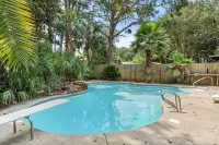 Coastal Comfort~3 BR Home w/Pool~Sleeps 9~Near Pensacola Beach
