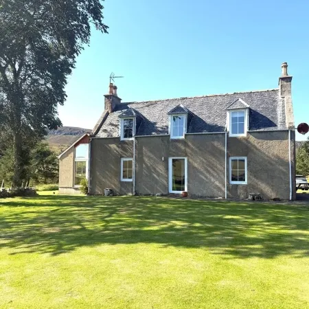 Stunning Highland retreat in peaceful glen near Dornoch