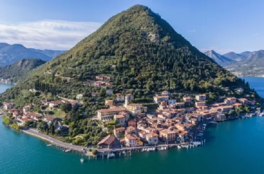 GIULIA'S HOUSE - Charming with breathtaking views of Lake Iseo! Hotel in zona Basilica di Santa Maria di Valvendra