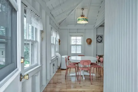 Autism-Ready Family Oasis steps away from the Beach Отели в г. Ошен Бич