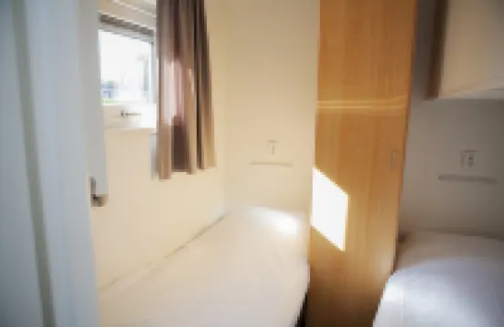 靠近Veluwe的舒適裝飾小木屋，配有門廊