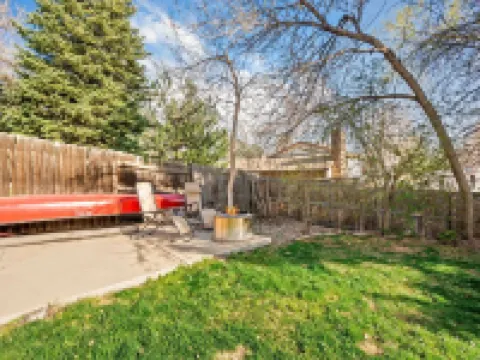 A Cozy Spring Retreat Hotels in Arvada