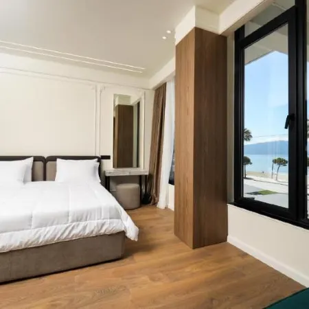 Hotel Adore
