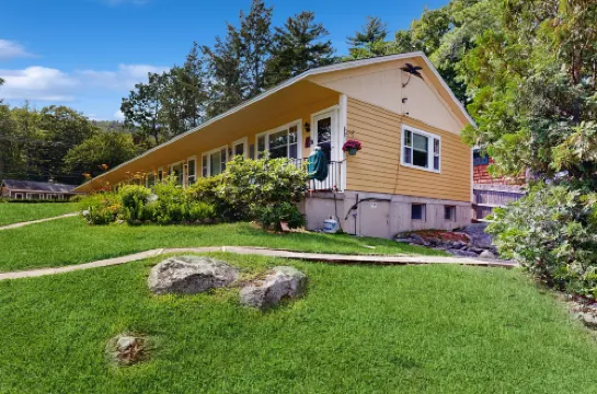 King Birch Lake Home, Unit 7 Hotels in Alton