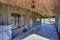 Clarkesville Ranch Cabin w/ Screened-in Porch! - parking
