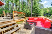 Schroon Forested Retreat w/ Sauna & Hot Tub - Homestays