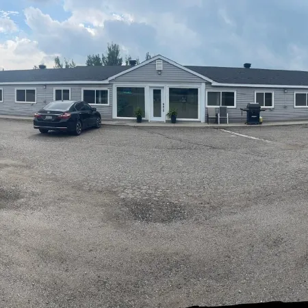 Timber Wolf Inn Motel