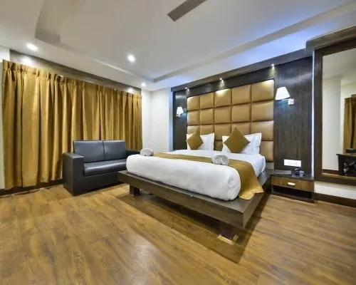 Hotel Six Seasons Hotels in Budgam