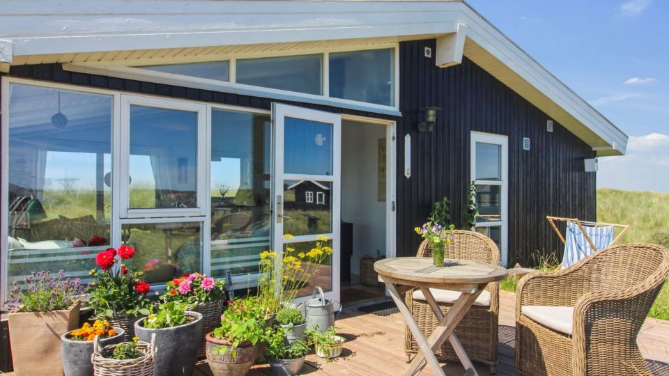 "Anissa" - 100m from the Sea