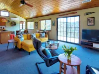 The Atomic Squirrel Lodge Lake Gregory Getaway! Hotels in Crestline