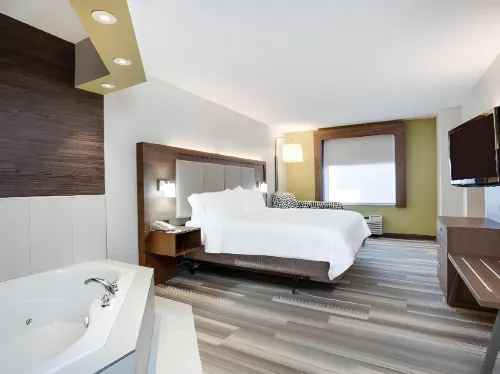 Holiday Inn Express & Suites Clewiston by IHG