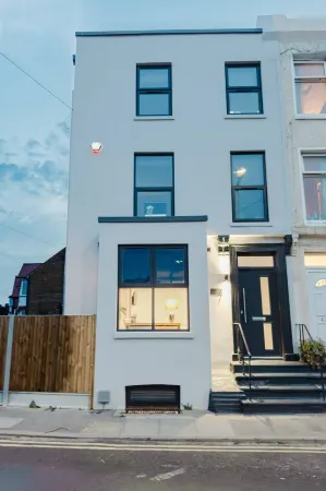 Luxury Seaside Home Parking, Sleeps 8 By Adliv Отели рядом с достопримечательностью «Парк Дейн»