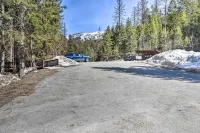 Airy Resort Condo < 3 Miles to Whitefish Mountain! - Hot Tub