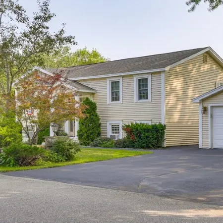 Entire Home in Saco Maine! 3.5MIL to Old Orchard Beach. Coastal Retreat!