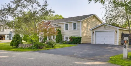 Entire Home In Saco Maine + GYM 3.5mil to Old Orchard Beach. Coastal Retreat!