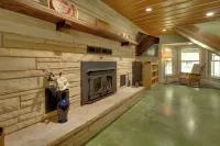 Unique Cotter Getaway w/ Deck & Outdoor Dining! - Alojamientos