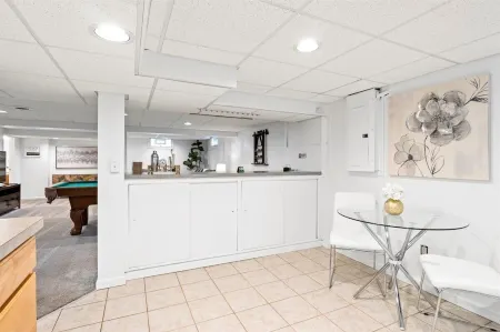 The Cozy House & Romantic Fireplace