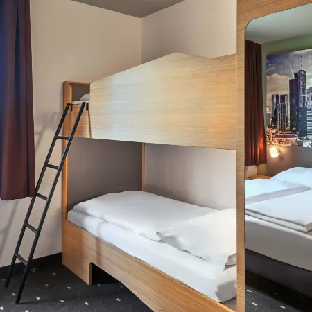 B&B HOTEL Frankfurt-West Отели рядом с достопримечательностью «Арена «Фрапорт»»
