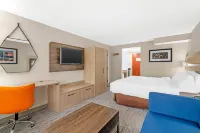 Keene Elm City Hotel, Ascend Hotel Collection Отели рядом с достопримечательностью «Спортивная площадка Тодлер»