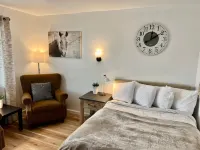 Cobmin Ridge Motel - Motels