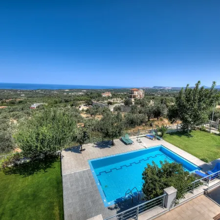 Elegant Rural Villa with Pool Retreat
