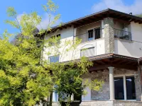 ello Apartment for Lake Adventures Hotels in Marone