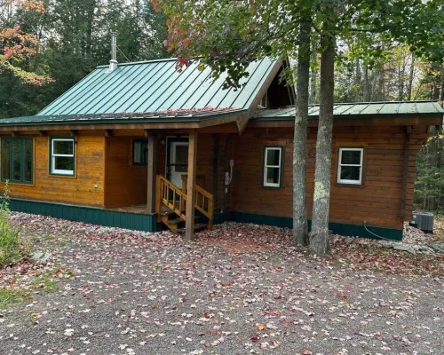 Private Upper Peninsula River Cabin / Sleeps 6 / Fishing / Hiking & Relaxing Hotels in L'Anse Township