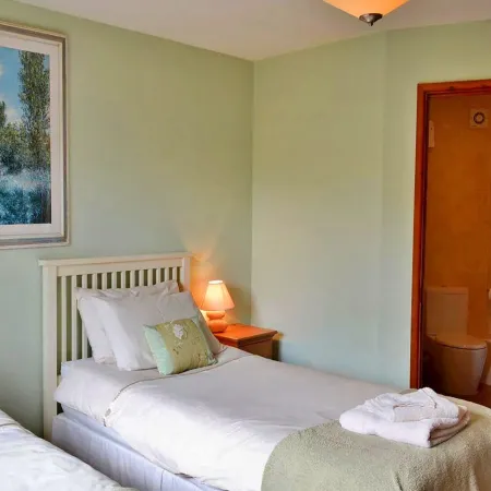 Bungalow in Bovey Tracey with Hot Tub