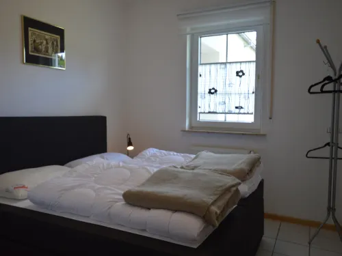 Forest-Edge Escape, Zendscheid